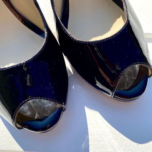 BCBG Max Azria 'Libby' Patent Leather Pumps EUC 8 - Picture 4 of 11